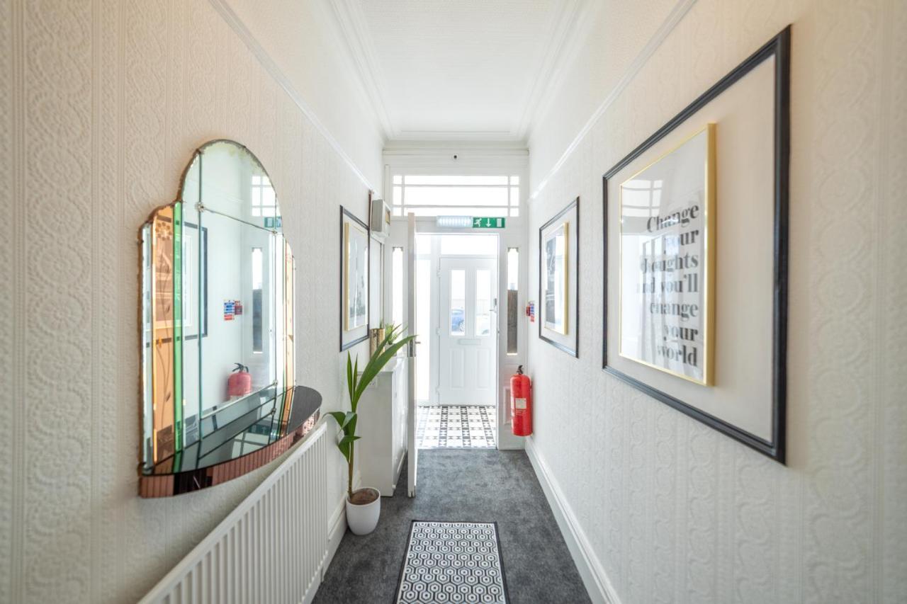 Charles Alexander Short Stay - Highcliffe Apartments Cleveleys Eksteriør bilde